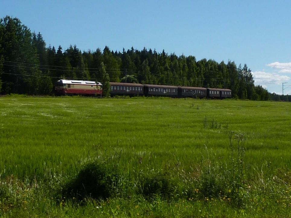 Finland Museum Train in the summer of 2012

Dr13 driven "express train" with these cars: Ei 22272 + EFi 22378 + Eik 22348 + A 100