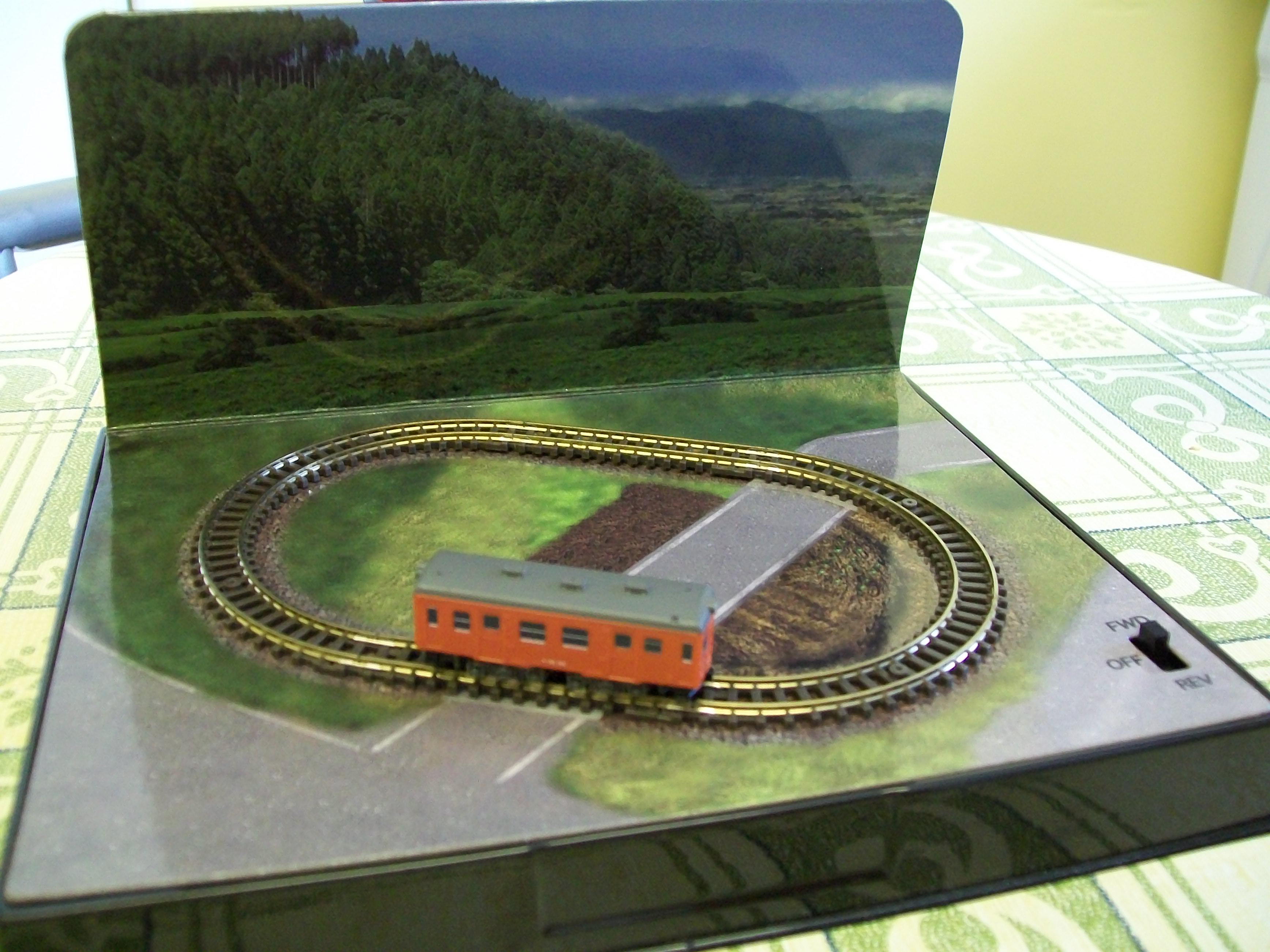 Rokuhan, Japanese Z gauge, ready to run shorty layout